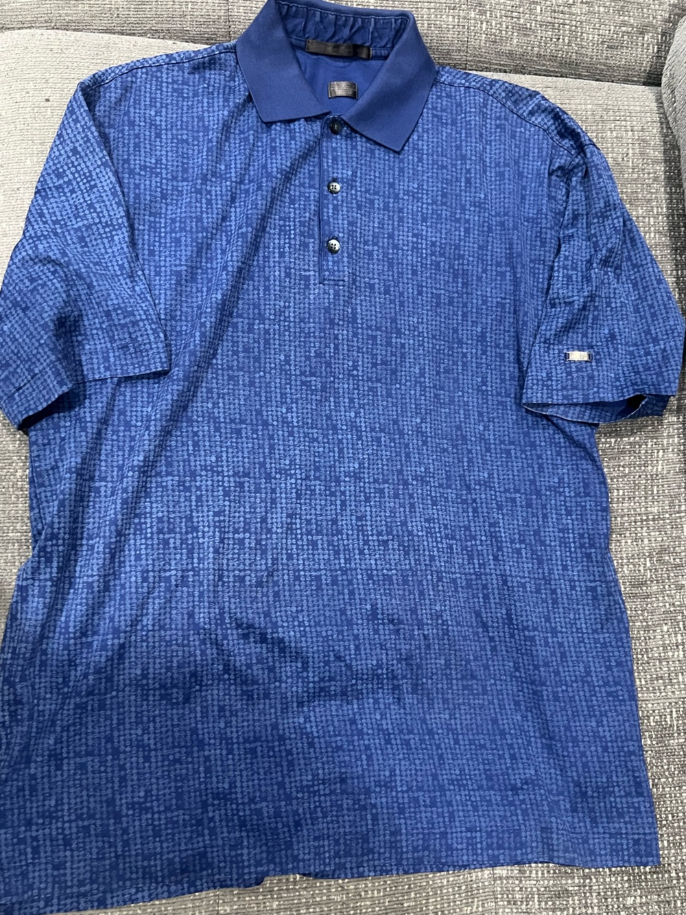 Tiger Woods Collection golf polo shirt by Nike.  O17
